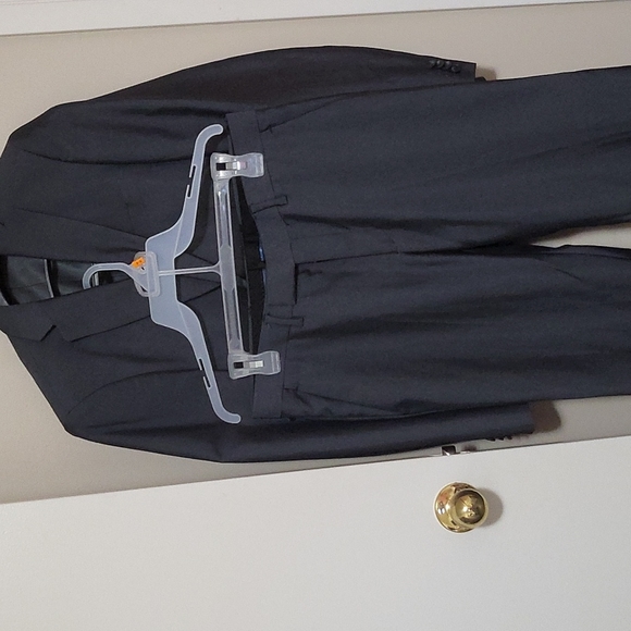 Suits - Picture 3 of 3